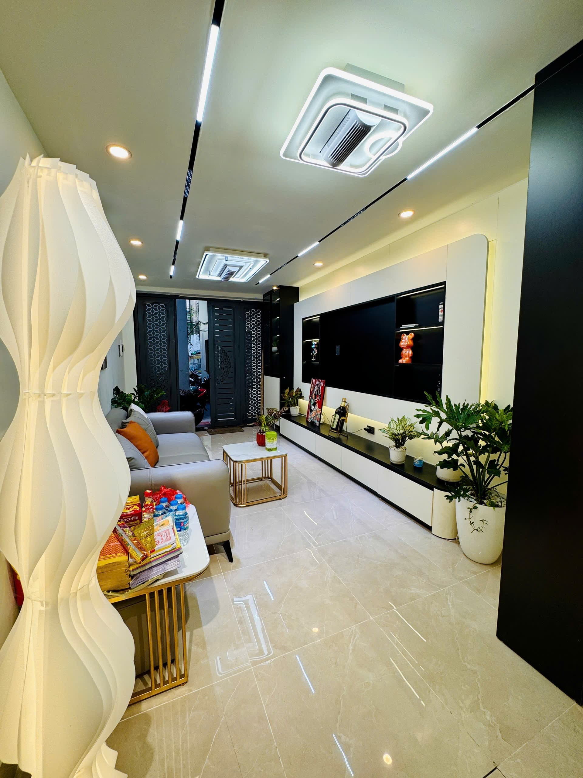 Nhà đất mặt phố, Hai Bà Trưng, Hà Nội - 24m² giá 7.98 tỷ