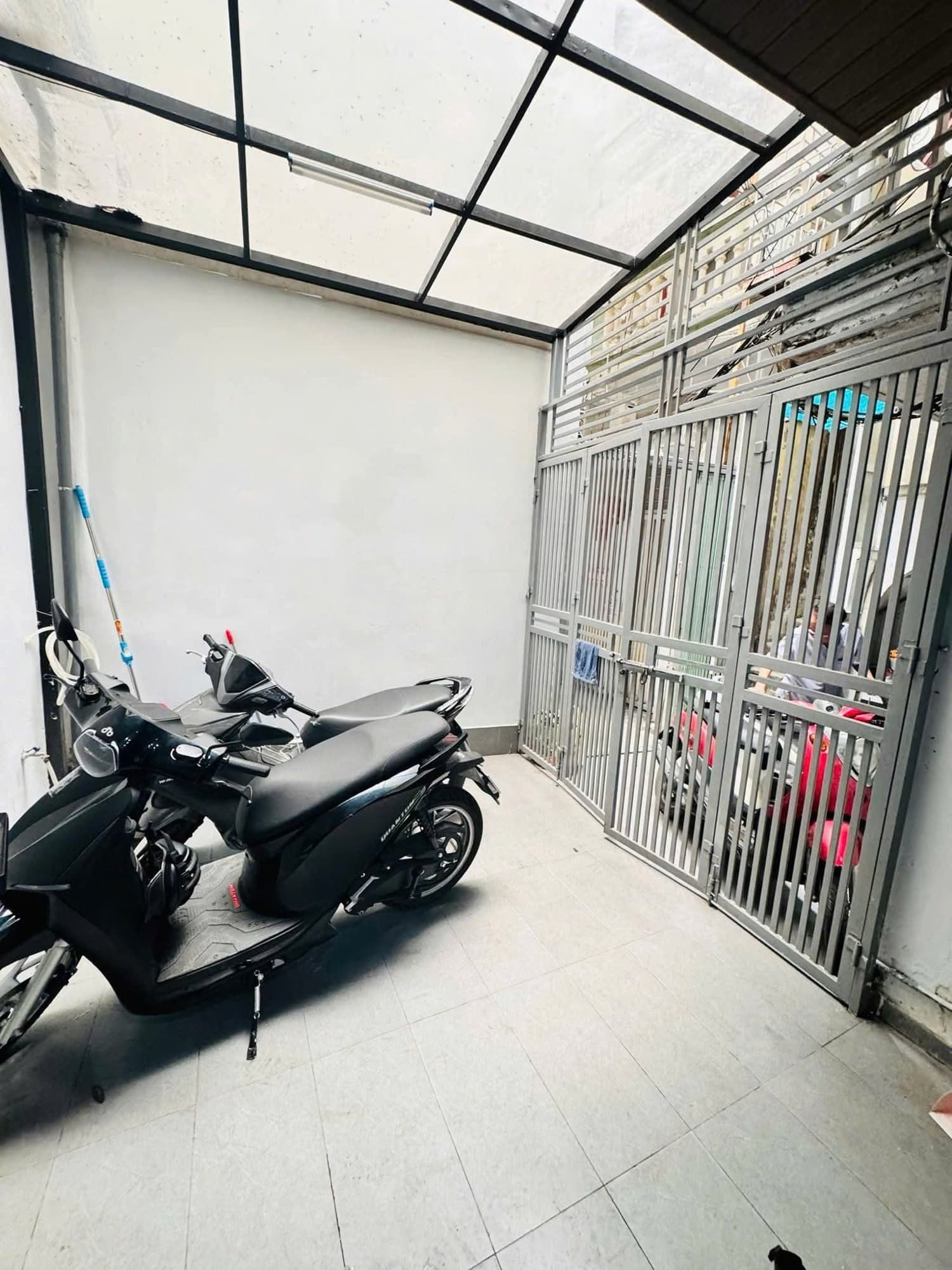 Nhà đất mặt phố, Đống Đa, Hà Nội - 37m² giá 7.9 tỷ