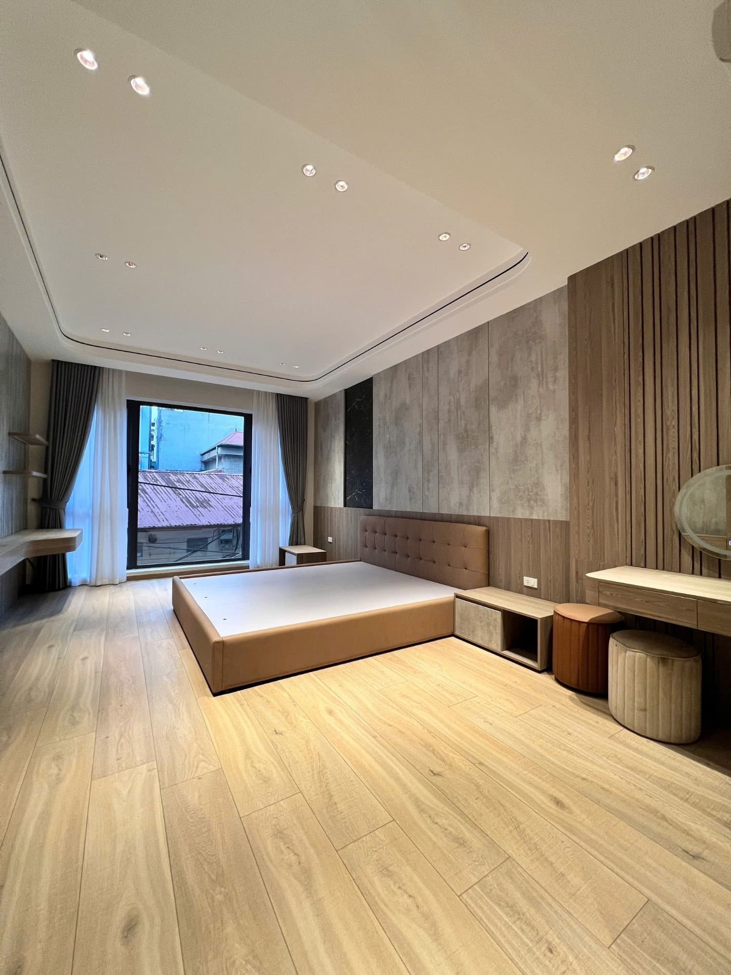 Nhà đất mặt phố, Long Biên, Hà Nội - 53m² giá 16.3 tỷ