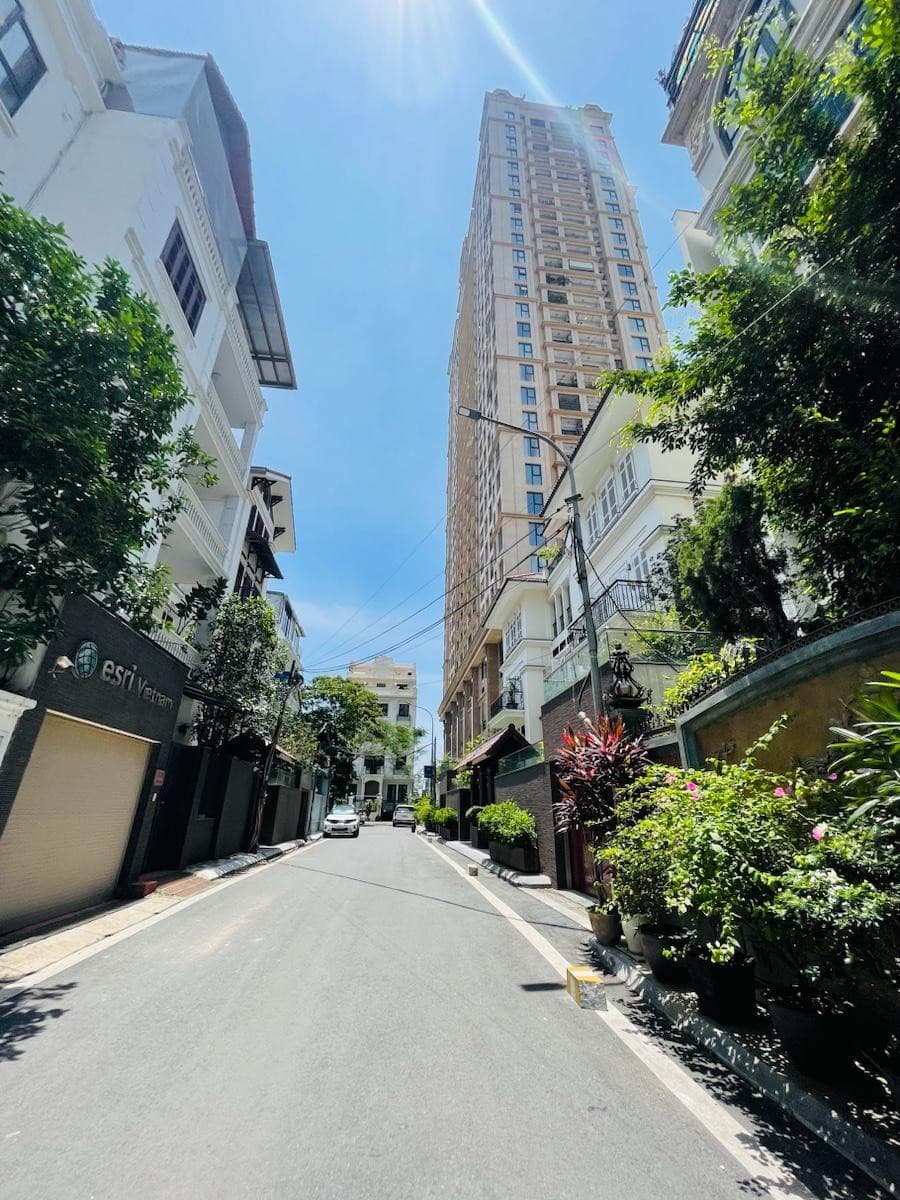 Nhà đất mặt phố, Tây Hồ, Hà Nội - 283m² giá 163 tỷ