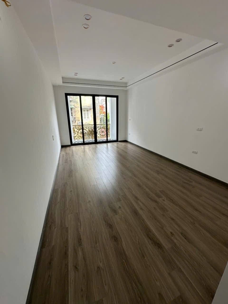 Nhà đất mặt phố, Hoàng Mai, Hà Nội - 46m² giá 17.9 tỷ