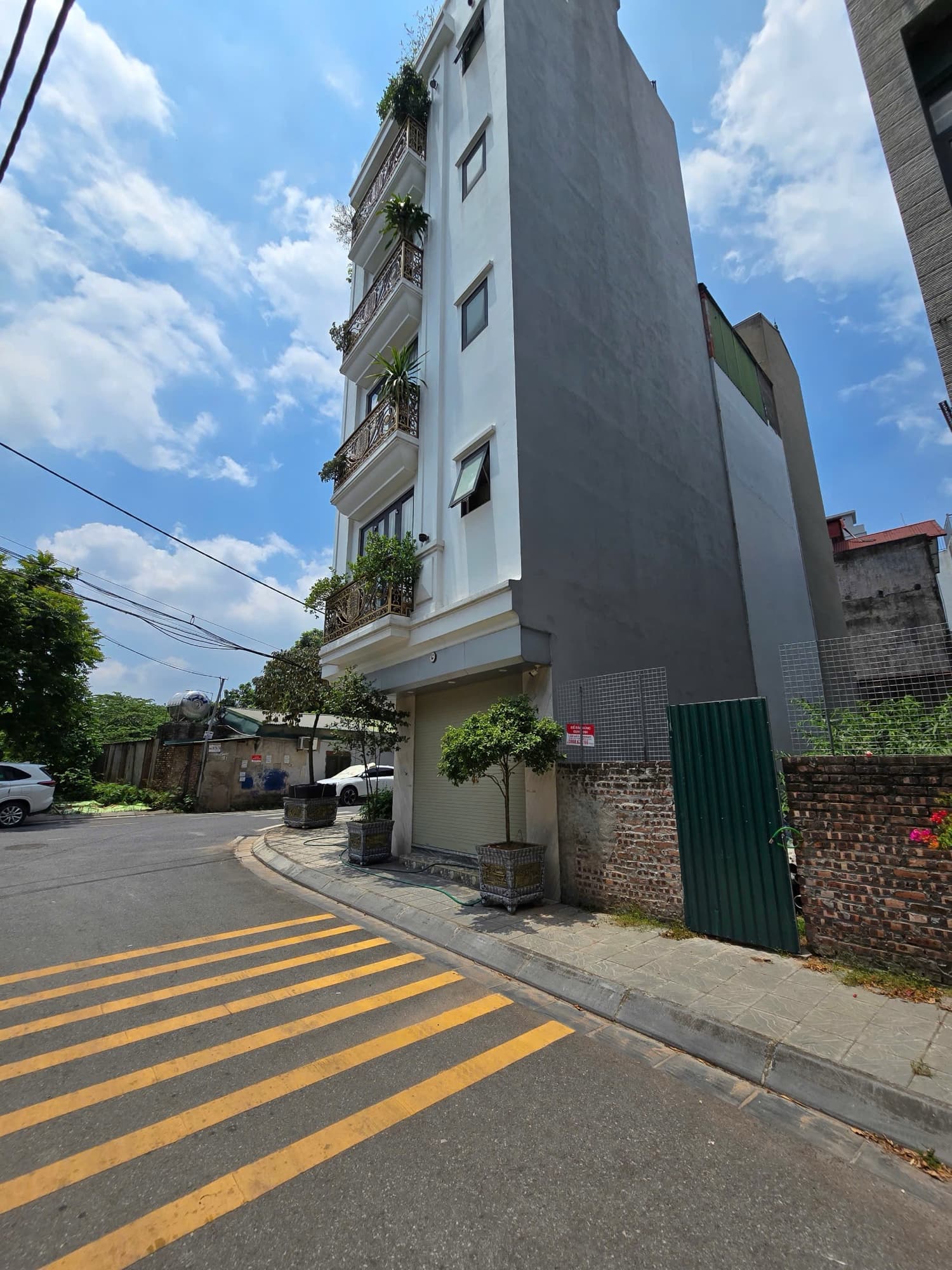 Nhà đất mặt phố, Long Biên, Hà Nội - 76m² giá 27.5 tỷ