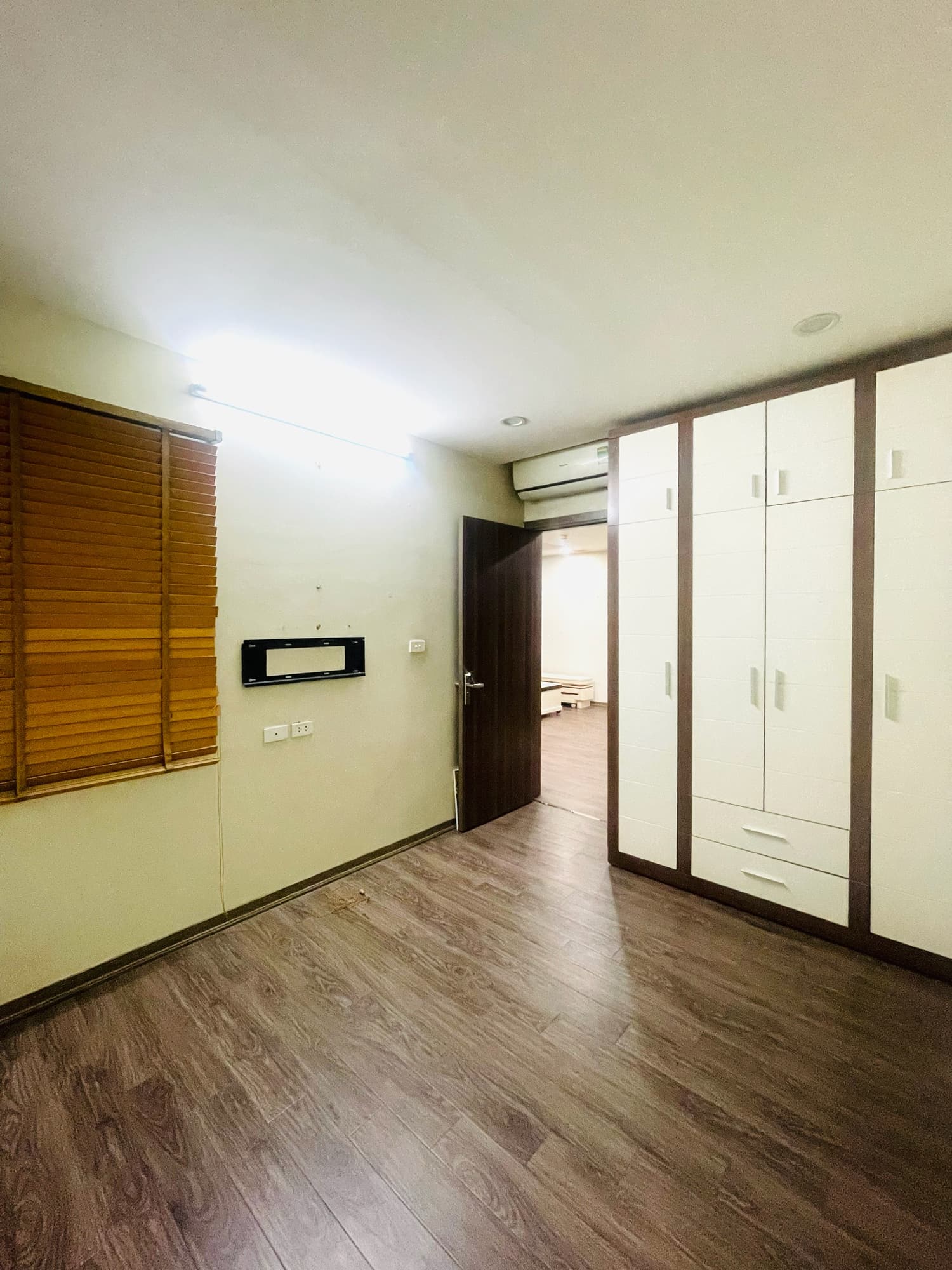 Căn hộ mặt phố, Hoàng Mai, Hà Nội - 61.7m² giá 5.8 tỷ