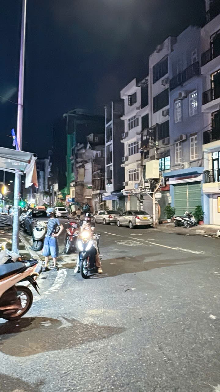Nhà đất mặt phố, Đống Đa, Hà Nội - 19m² giá 8.3 tỷ
