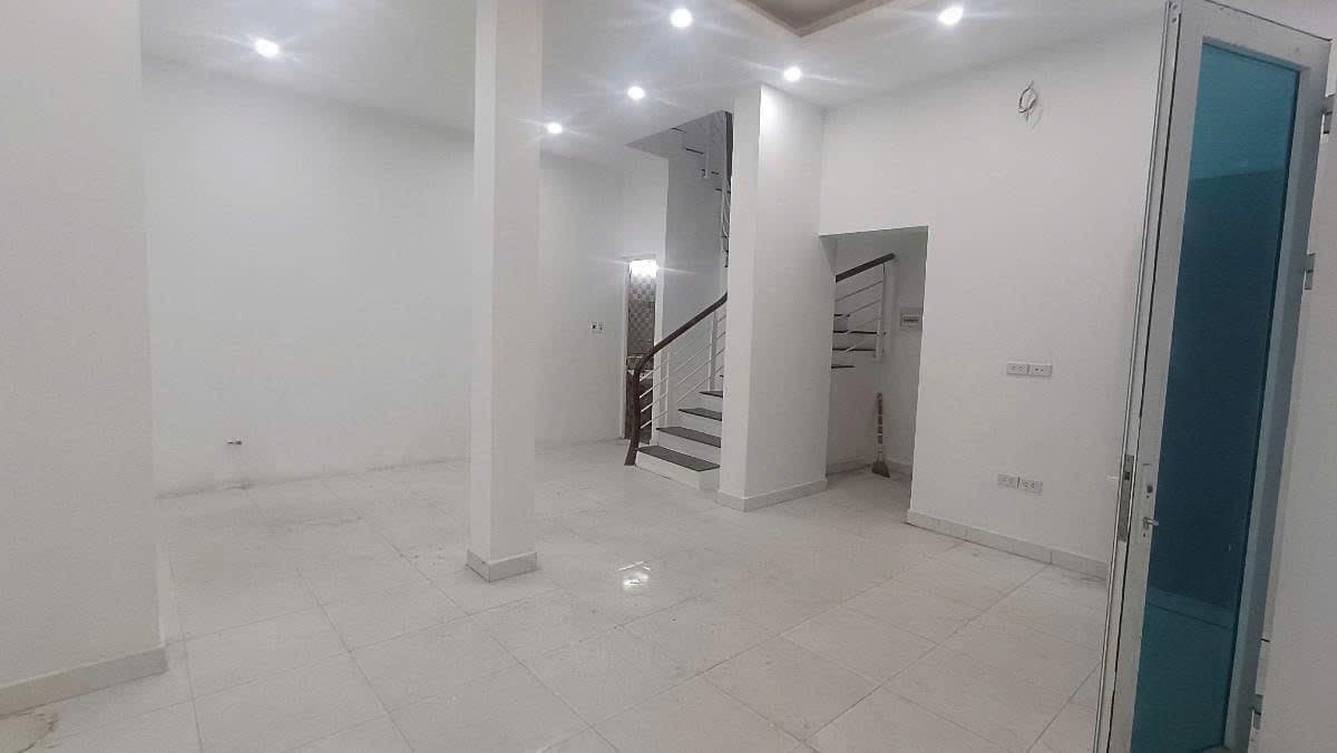 Nhà đất mặt phố, Cầu Giấy, Hà Nội - 52m² giá 9.3 tỷ