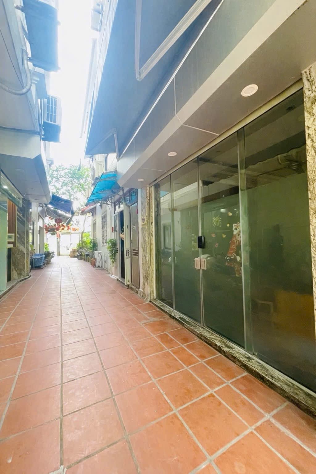 Nhà đất mặt phố, Long Biên, Hà Nội - 30m² giá 8.6 tỷ
