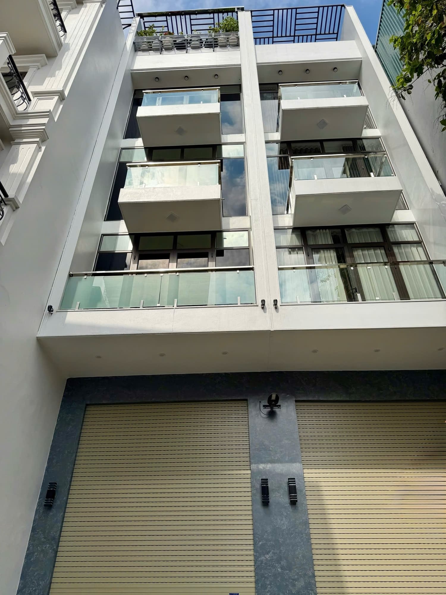 Nhà đất mặt phố, Long Biên, Hà Nội - 64m² giá 18.5 tỷ