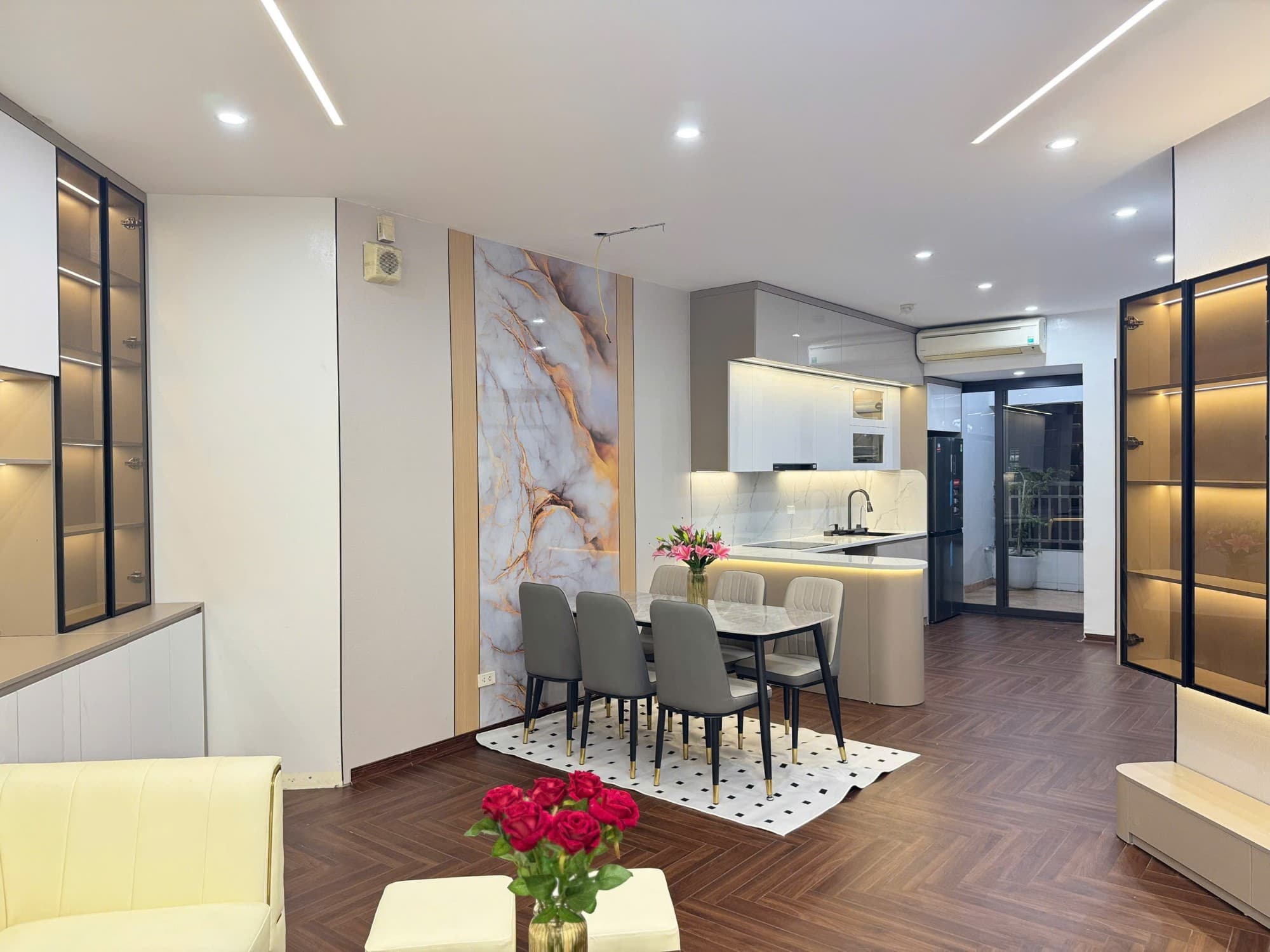 Căn hộ mặt phố, Cầu Giấy, Hà Nội - 115m² giá 11 tỷ