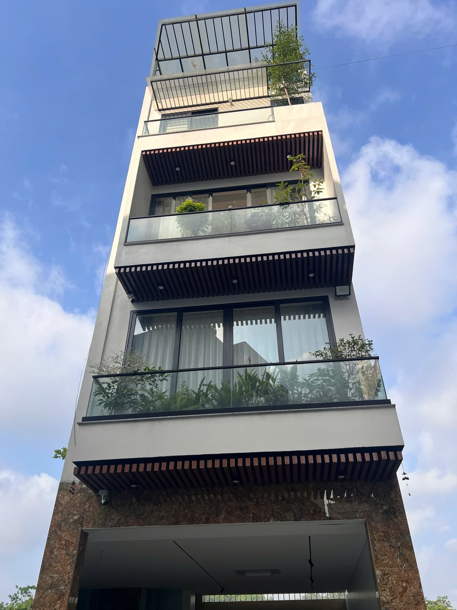 Nhà đất mặt phố, Long Biên, Hà Nội - 77m² giá 23.9 tỷ