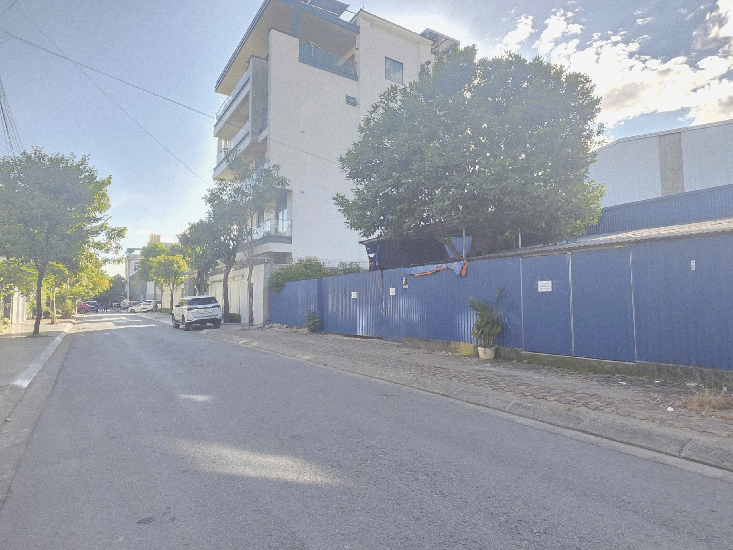 Nhà đất mặt phố, Long Biên, Hà Nội - 333m² giá 68.8 tỷ