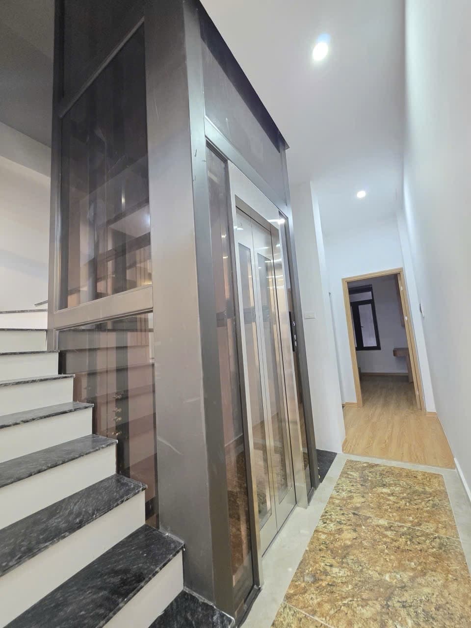 Nhà đất mặt phố, Cầu Giấy, Hà Nội - 61m² giá 26.85 tỷ