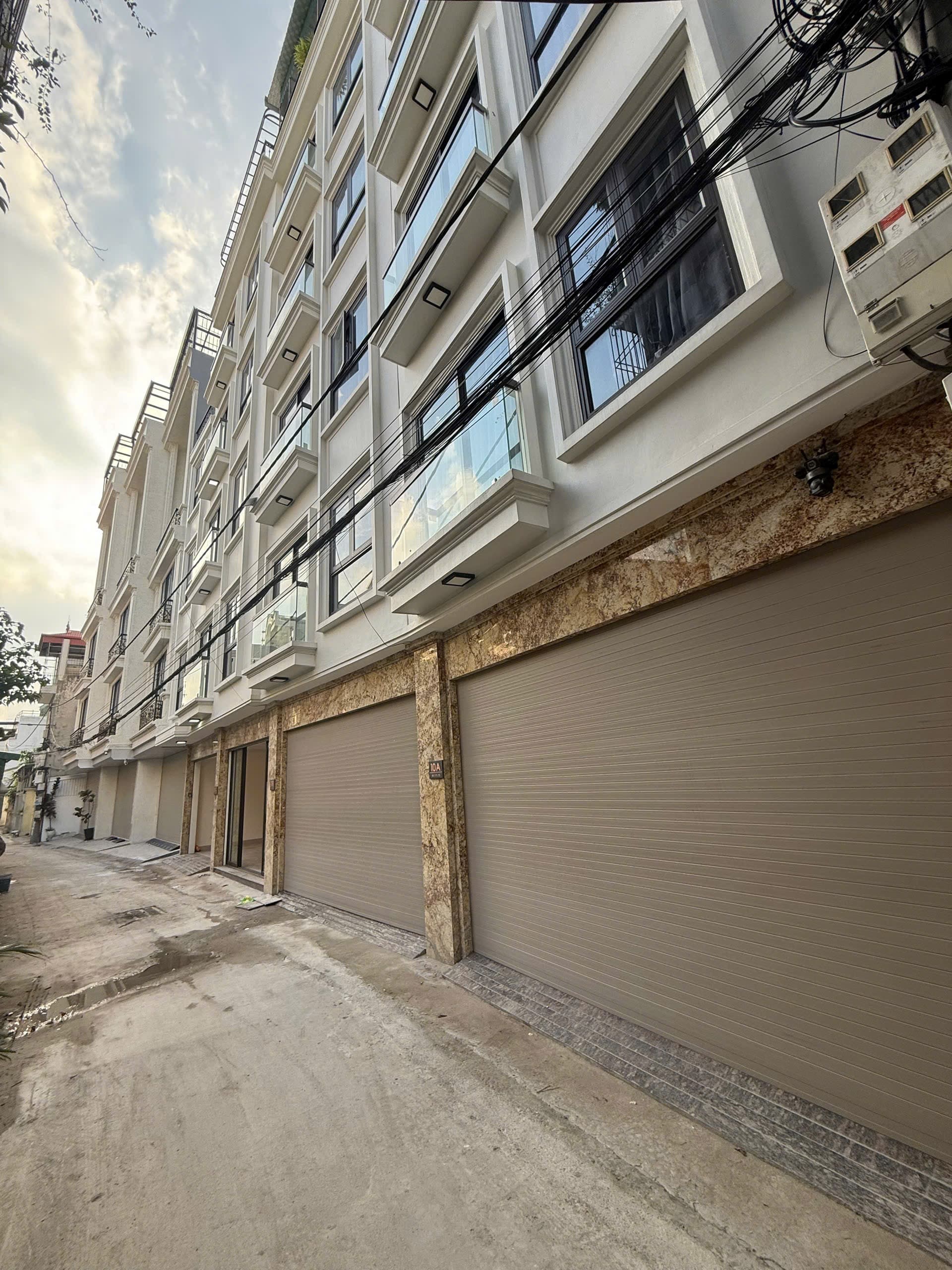 Nhà đất mặt phố, Long Biên, Hà Nội - 60m² giá 14.8 tỷ