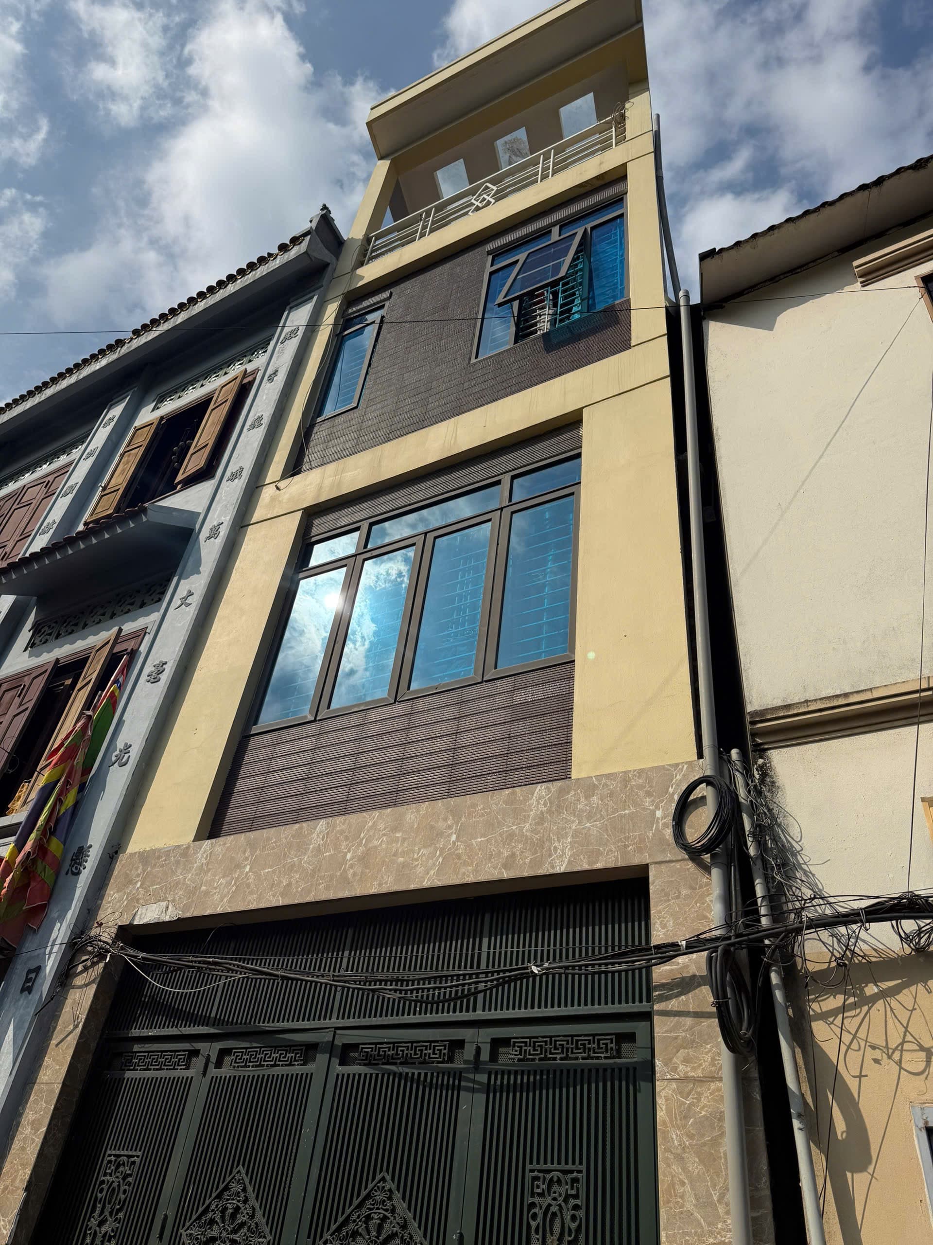 Nhà đất mặt phố, Long Biên, Hà Nội - 53m² giá 10.9 tỷ