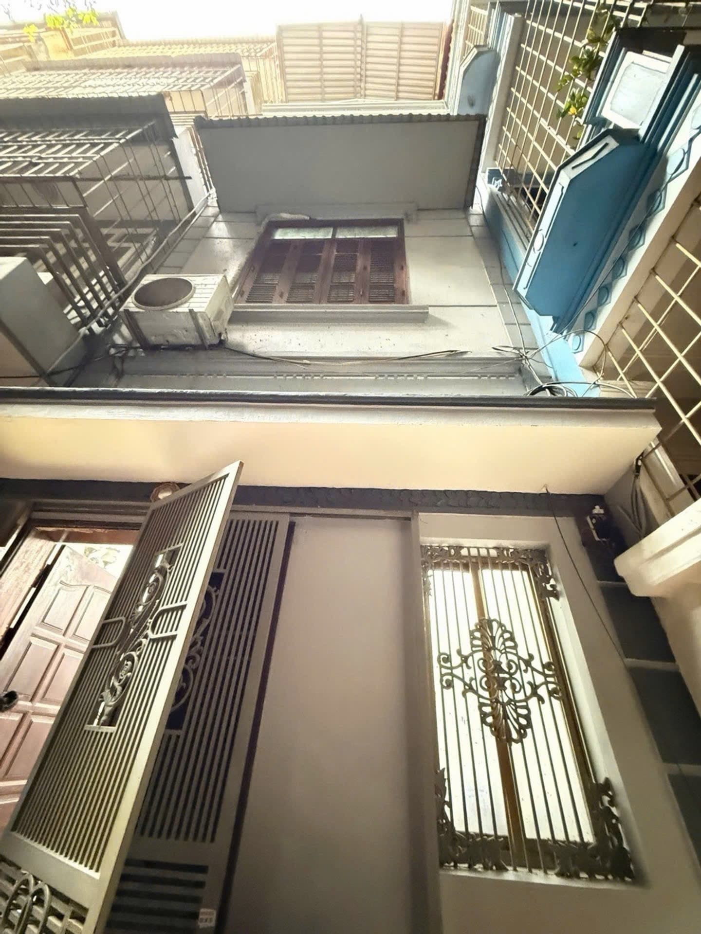 Nhà đất mặt phố, Cầu Giấy, Hà Nội - 40m² giá 10.4 tỷ
