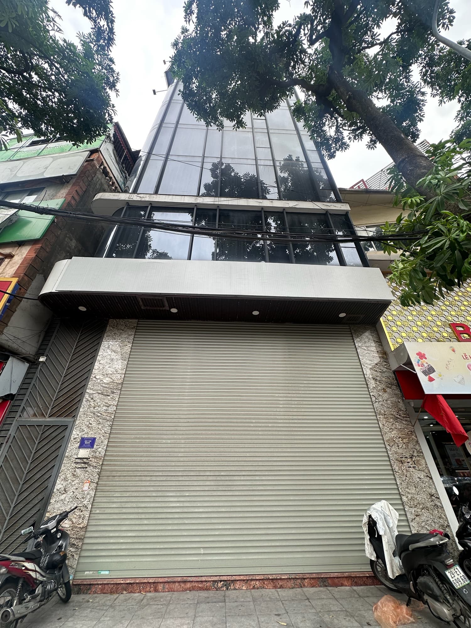 Nhà đất mặt phố, Cầu Giấy, Hà Nội - 110m² giá 110 tỷ