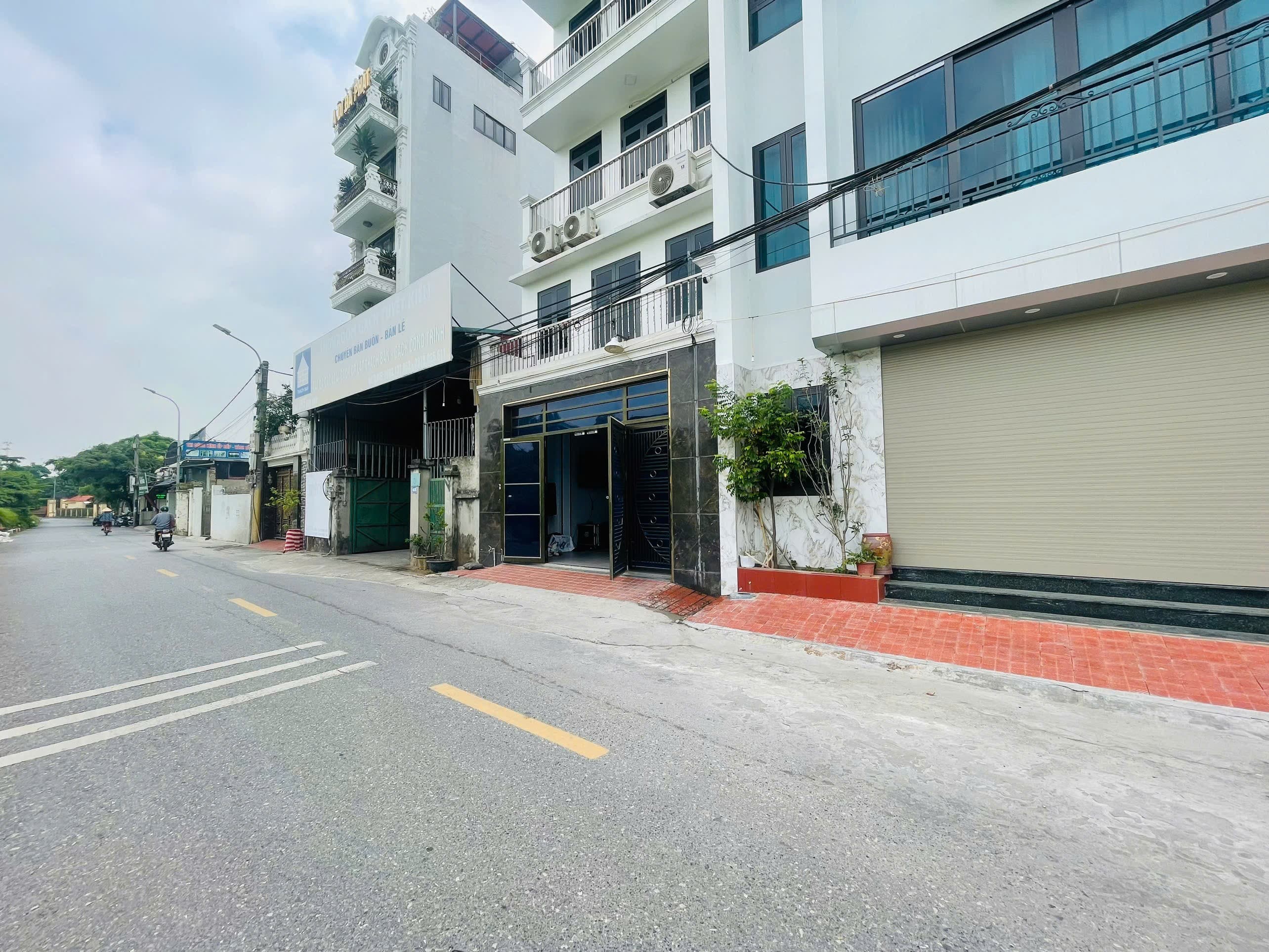Nhà đất mặt phố, Long Biên, Hà Nội - 40m² giá 7.6 tỷ