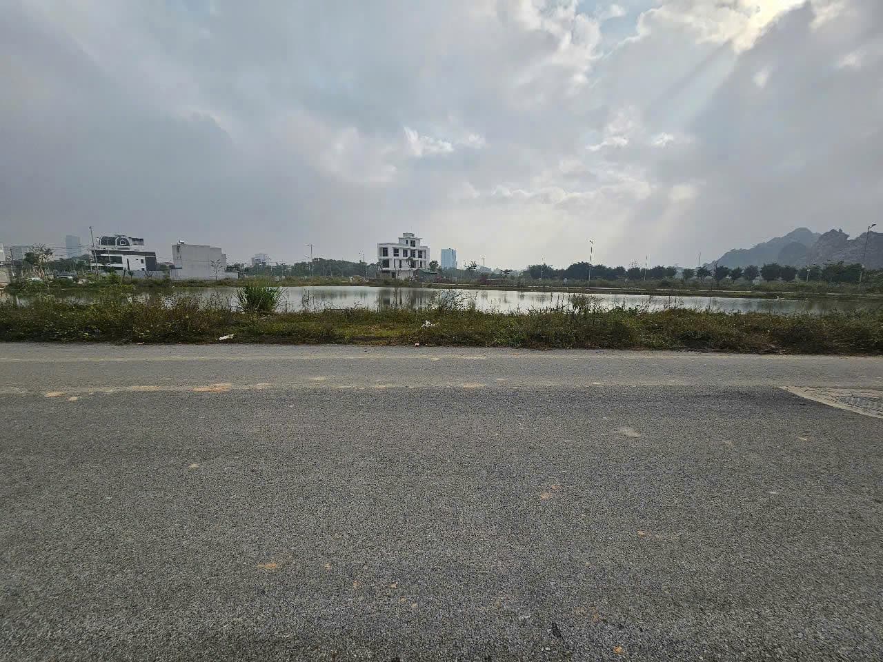 Nhà đất Khu đô thị Núi Long - 277.72m² giá 12.51 tỷ