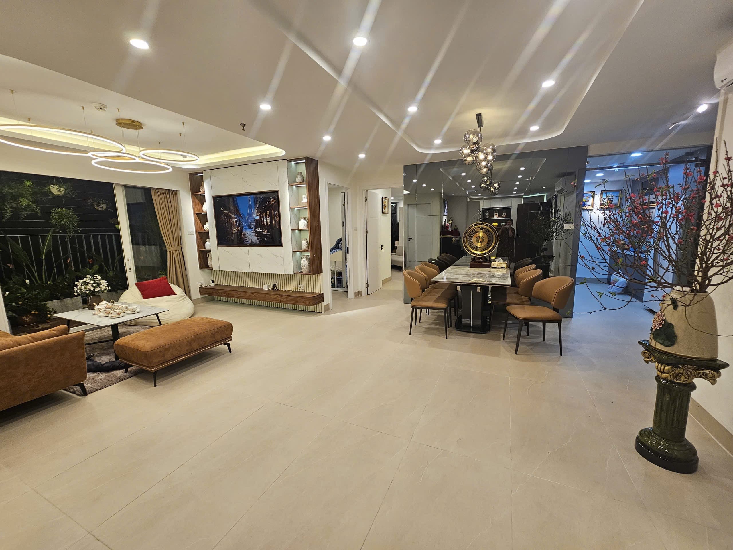 Căn hộ mặt phố, Cầu Giấy, Hà Nội - 128m² giá 19.5 tỷ