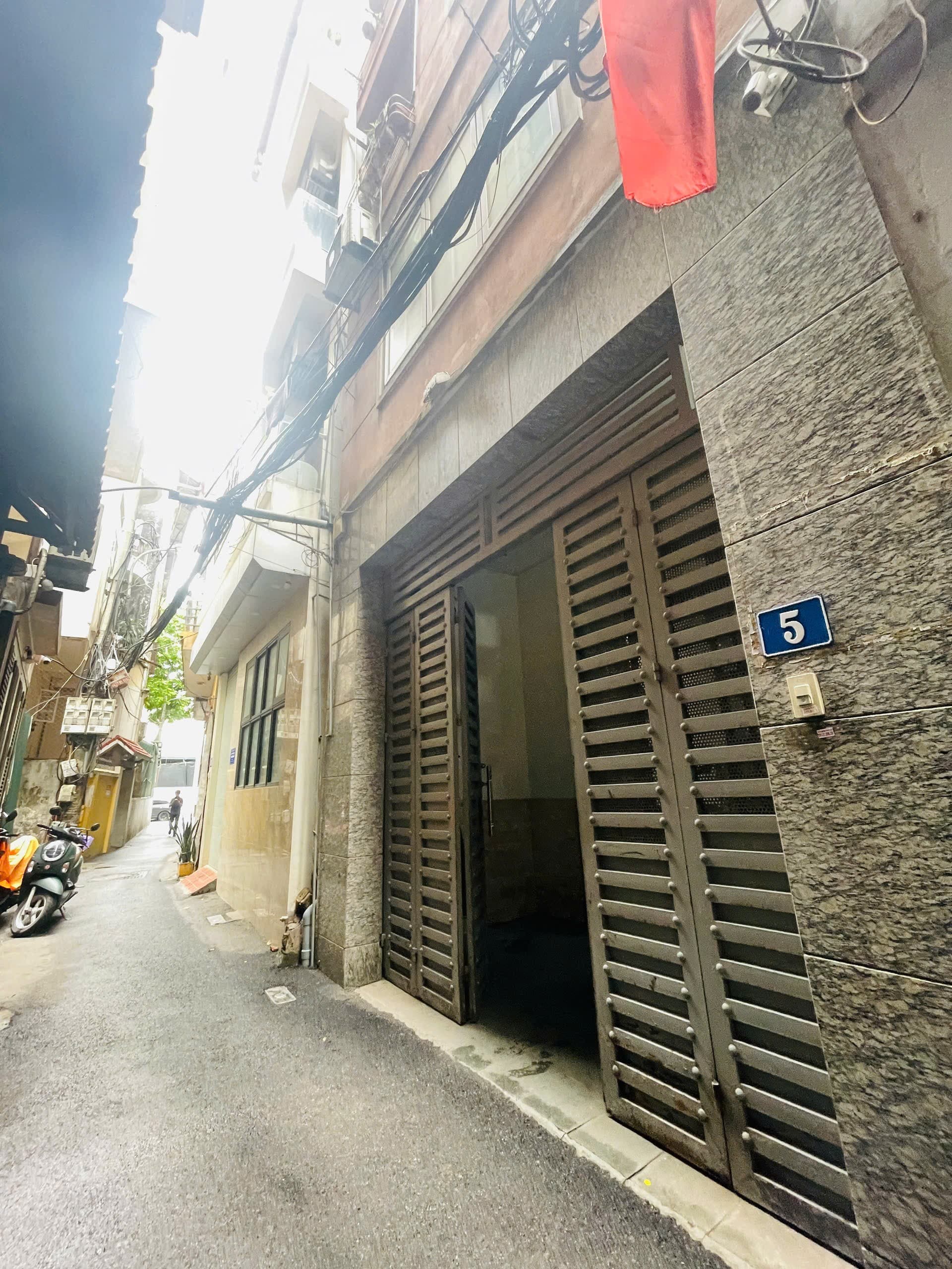Nhà đất mặt phố, Cầu Giấy, Hà Nội - 85m² giá 31 tỷ