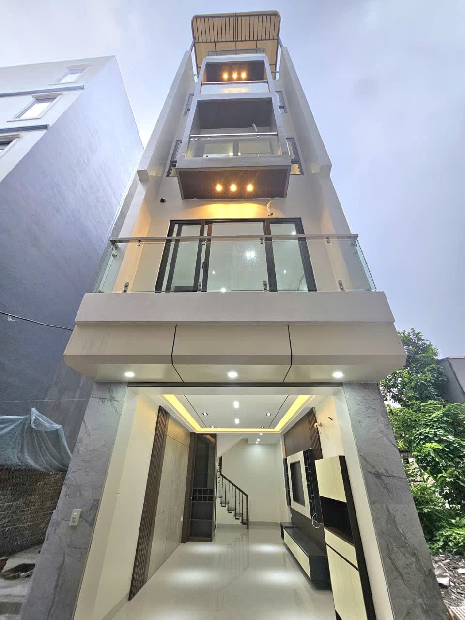 Nhà đất mặt phố, Long Biên, Hà Nội - 34m² giá 8.85 tỷ