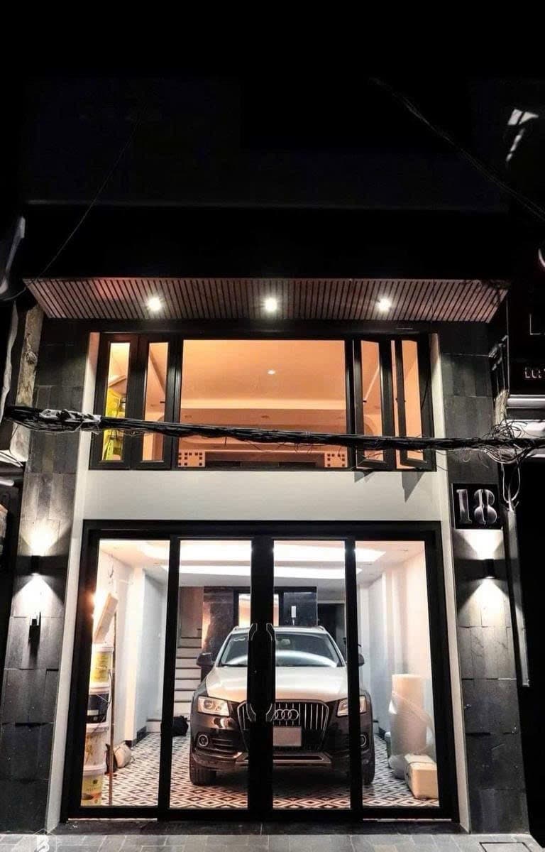 Nhà đất mặt phố, Cầu Giấy, Hà Nội - 43m² giá 25.8 tỷ