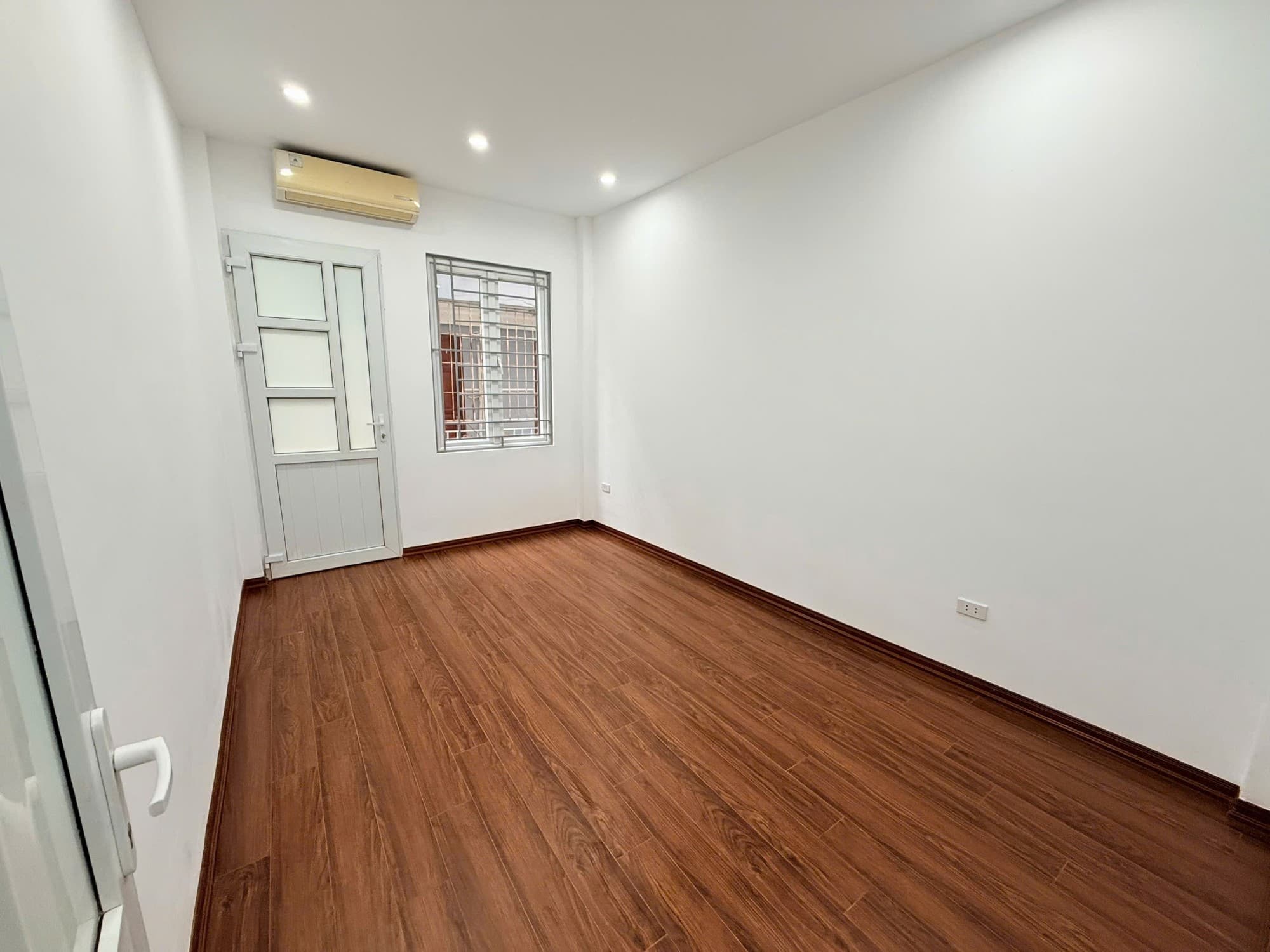 Nhà đất mặt phố, Hoàng Mai, Hà Nội - 43m² giá 12.9 tỷ