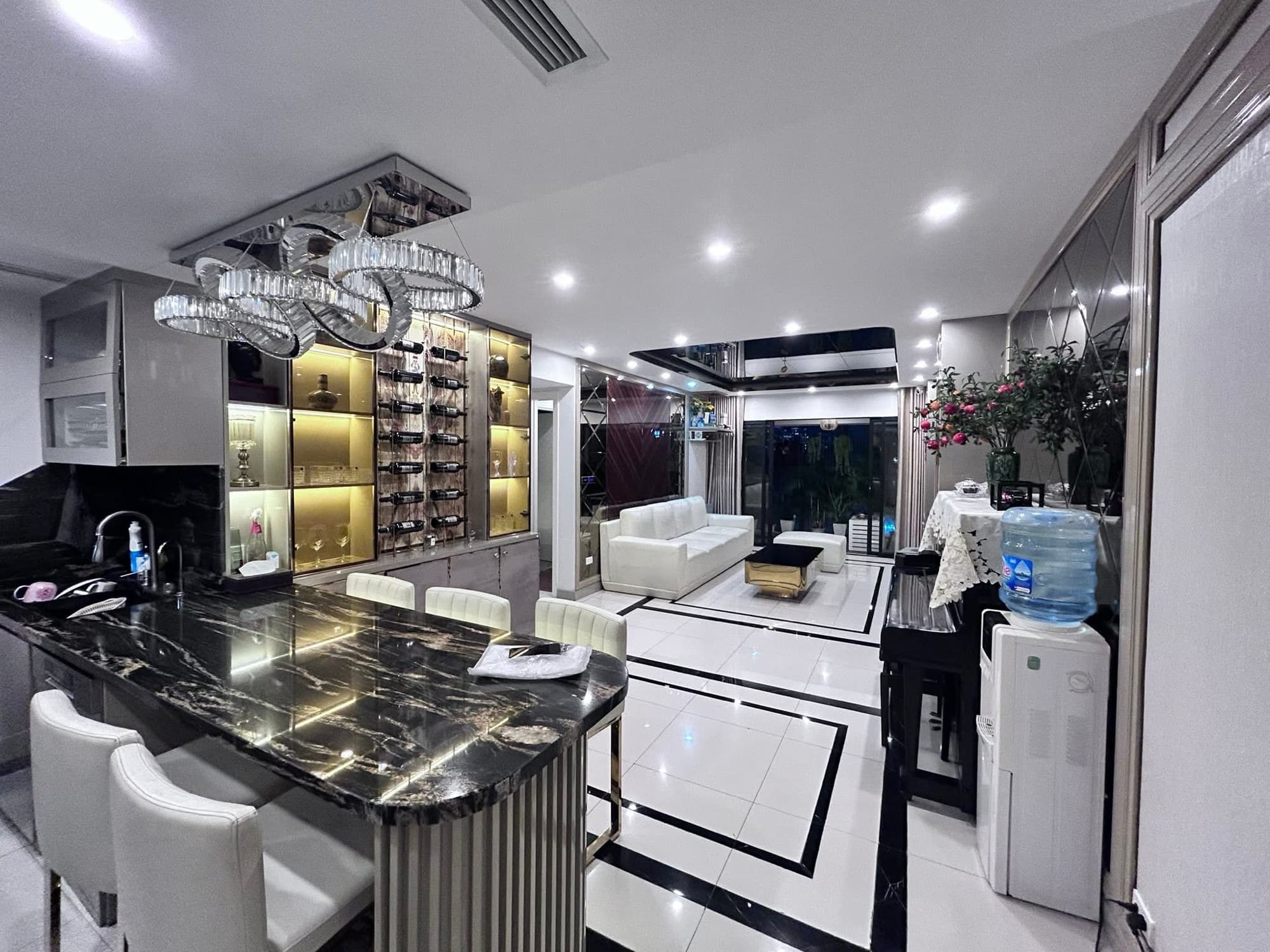 Nhà đất mặt phố, Cầu Giấy, Hà Nội - 98m² giá 9.9 tỷ
