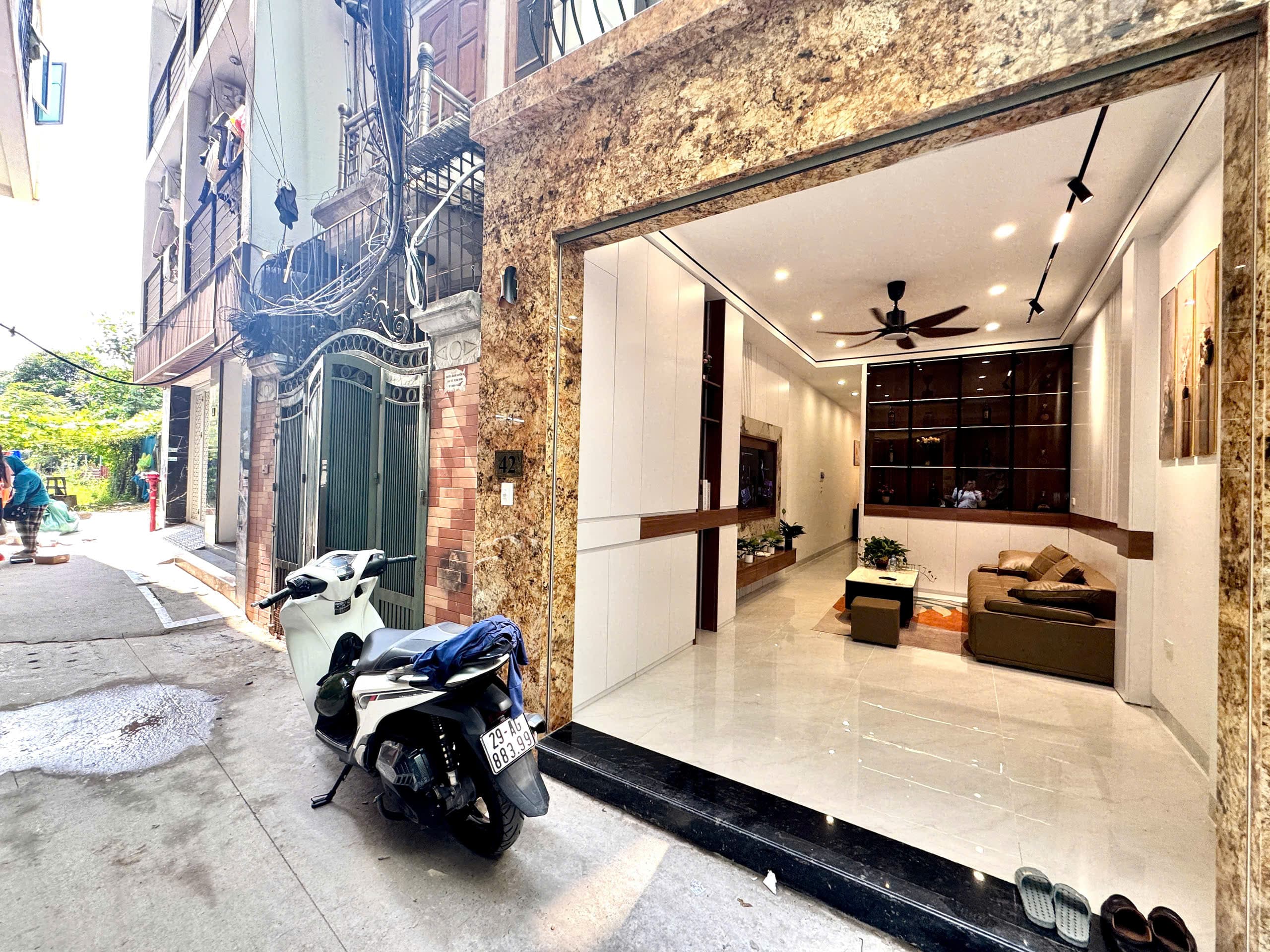 Nhà đất mặt phố, Đống Đa, Hà Nội - 49m² giá 14.5 tỷ