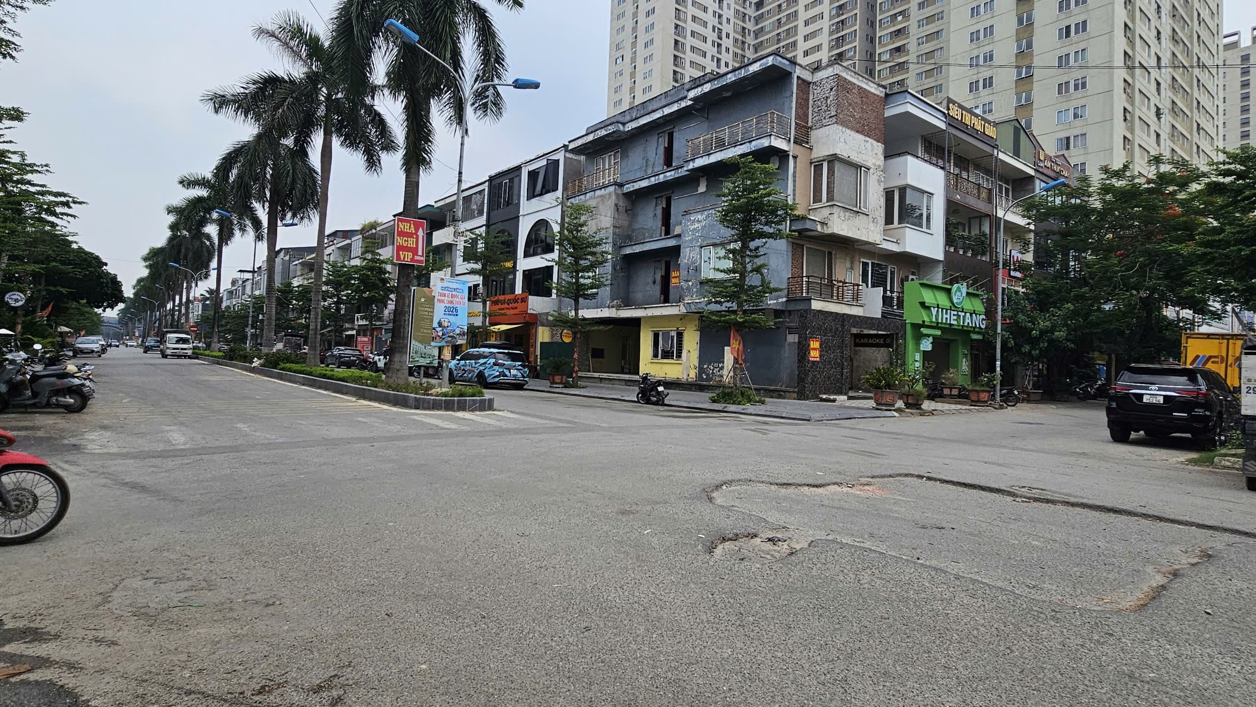Nhà đất mặt phố Đan Phượng, Hà Nội - 132m² giá 37 tỷ