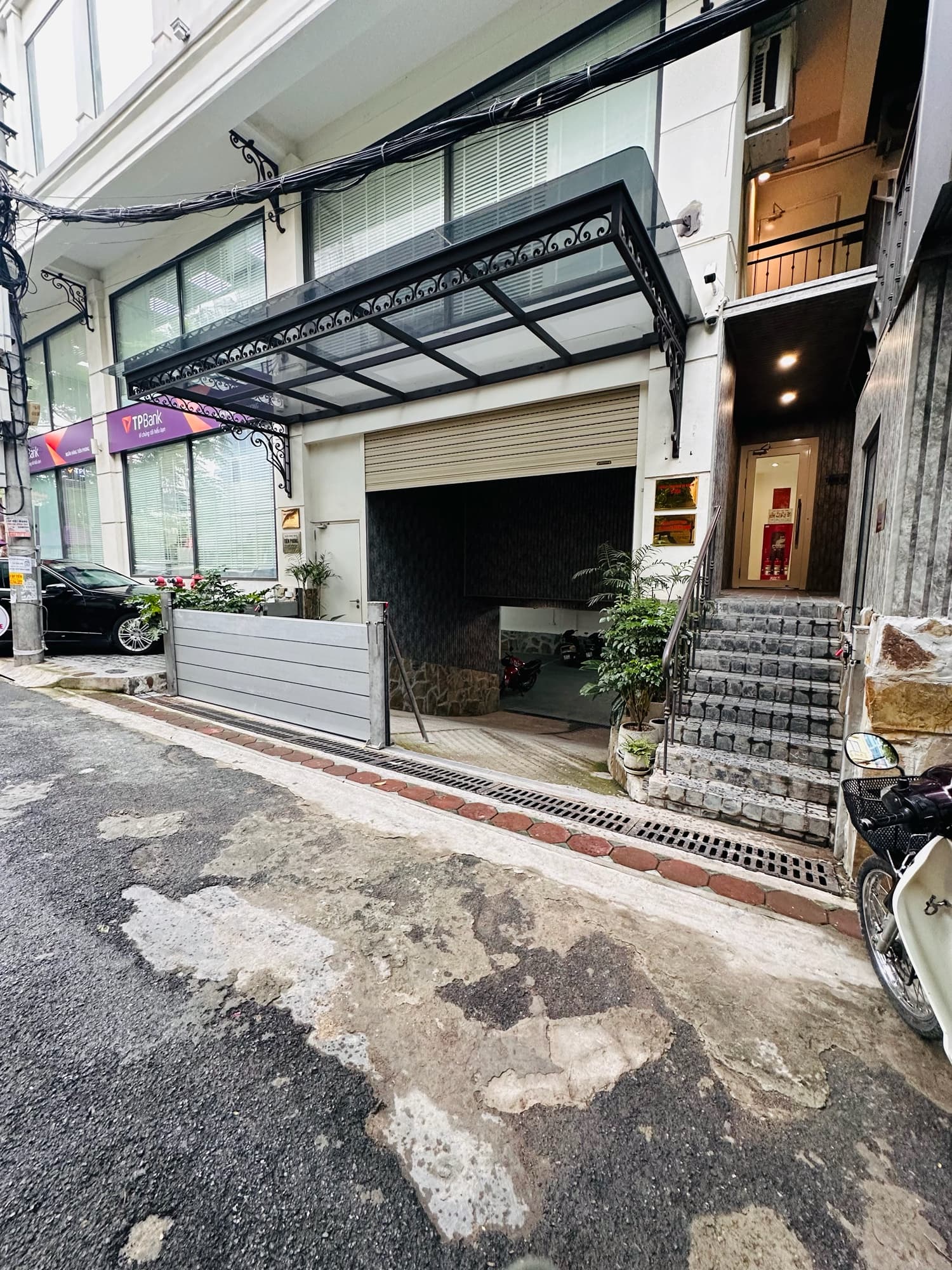 Nhà đất mặt phố, Cầu Giấy, Hà Nội - 344m² giá 285 tỷ