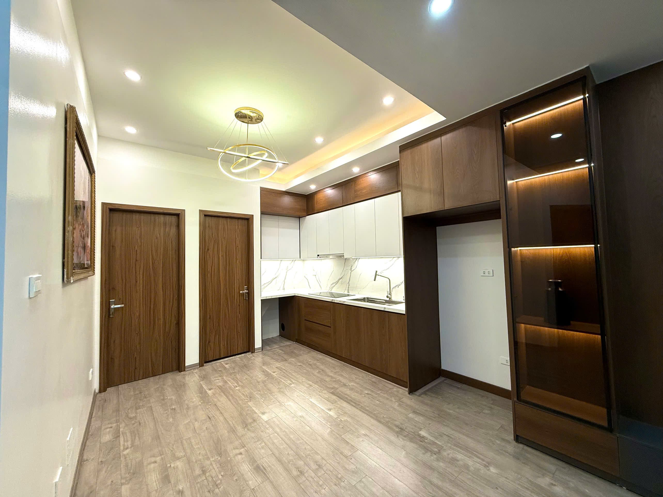 Căn hộ mặt phố, Cầu Giấy, Hà Nội - 84m² giá 7.6 tỷ