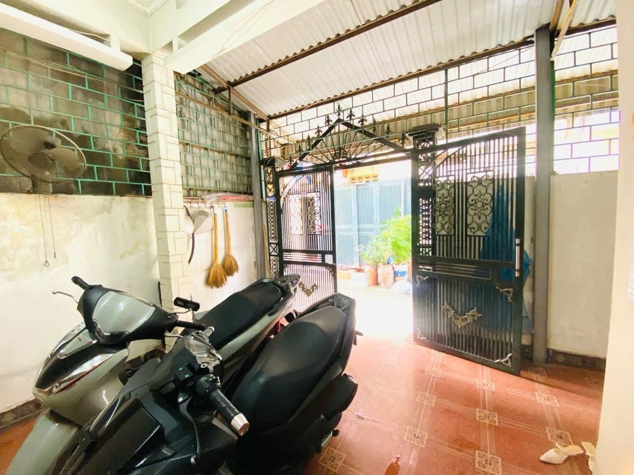 Nhà đất mặt phố, Long Biên, Hà Nội - 101m² giá 15 tỷ