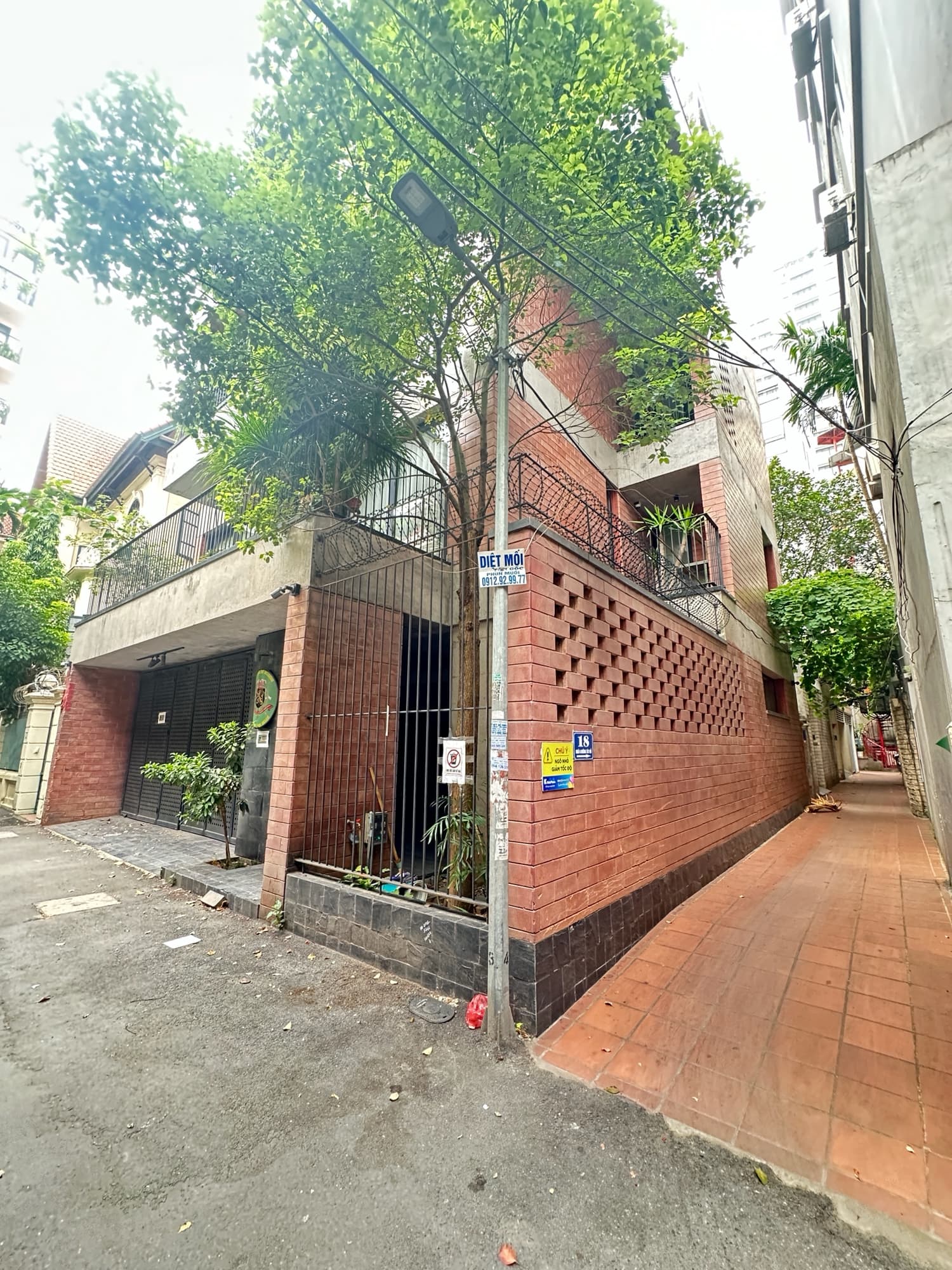 Nhà đất mặt phố, Tây Hồ, Hà Nội - 140m² giá 85 tỷ