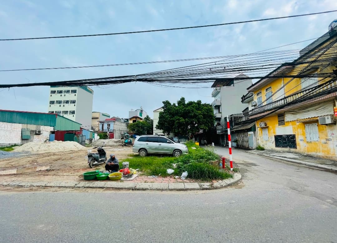 Nhà đất mặt phố, Long Biên, Hà Nội - 350m² giá 32 tỷ