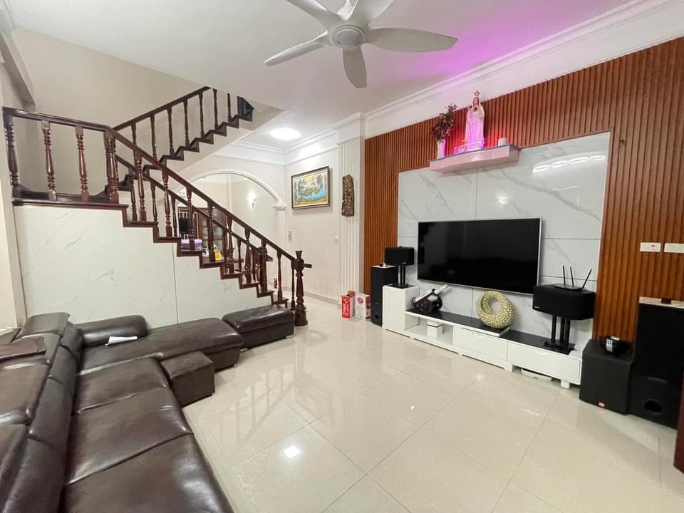 Nhà đất mặt phố, Cầu Giấy, Hà Nội - 61m² giá 13.8 tỷ